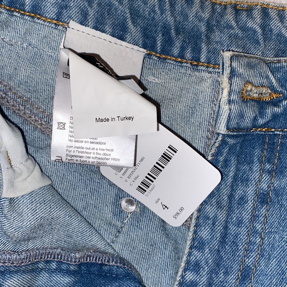 Free People RAGGED light wash blue jeans with hole on butt - Picture 4 of 4